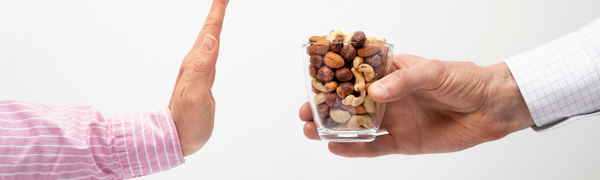 Nut and peanut allergy: symptoms, treatment, emergency kit